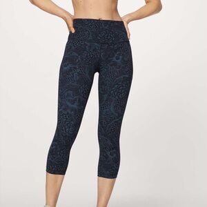 Lululemon Wunder Under Crop size 8 Leggings